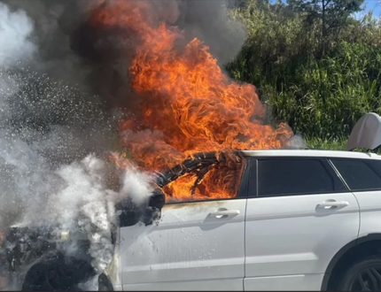 Range Rover pega fogo na MG-050 e mobiliza Bombeiros próximo ao pedágio de Itaúna