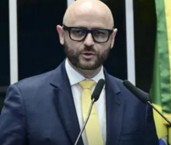 Crise no governo? Secretário da Educação é exonerado e troca agita bastidores