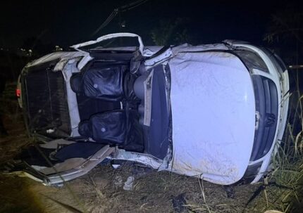 Tragédia em Nova Serrana: passageiro morre após caminhonete capotar em batida com caminhão na BR-262 CAPOTAMENTO NOVA SERRANA