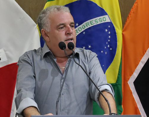 Vereador Hilton Aguiar mira a House Paradise e reclama do “tum tum tum” do show eletrônico que foi até o amanhecer em Divinópolis Hilton de aguiar