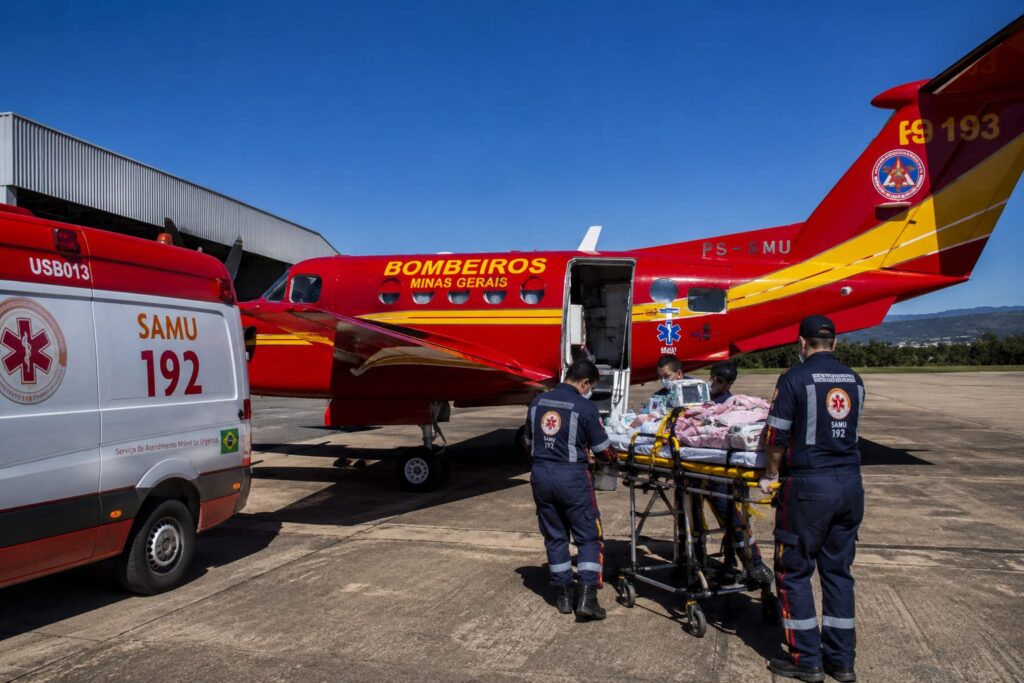 Bebê é transferida em UTI aérea após quadro respiratório grave em Divinópolis IMG-20260511-WA0036