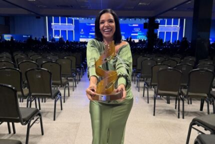 Enquanto Divinópolis recebe prêmio nacional em Brasília, servidores aprovam estado de greve por impasse no Diviprev