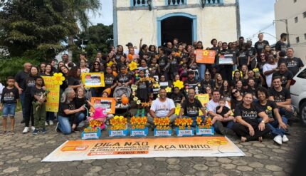 Carmo do Cajuru fortalece combate à violência infantil em caminhada do Maio Laranja