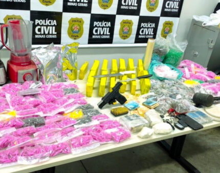 Laboratório de drogas é fechado pela PCMG com apreensão de mais de 6 mil pinos de cocaína em MG OPERAÇAO
