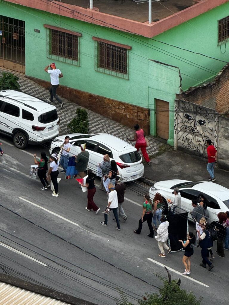 Cuidado em liberdade: Caminhada Antimanicomial mobiliza o centro de Divinópolis em defesa da saúde mental WhatsApp Image 2026-05-22 at 14.38.32