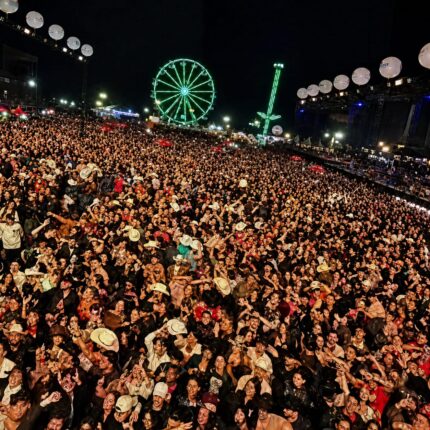 Divinaexpo 2026: público transforma arena em um coral gigante e faz da terceira noite um espetáculo inesquecível