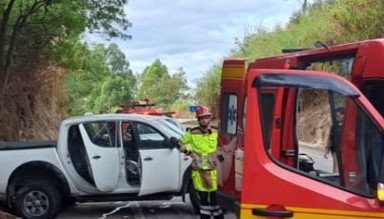 Motorista fica ferido após carro capotar na MG-431 em Itaúna