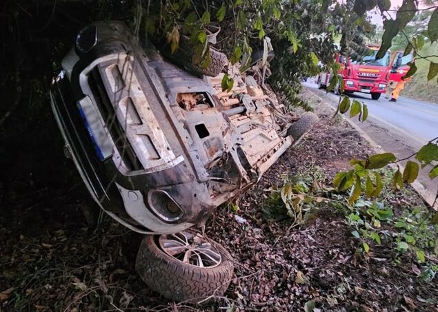 Adolescente morre em capotamento na MG-164 em Itapecerica