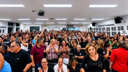 Greve dos servidores ganha nova mobilização em Divinópolis após audiência pública e pressão na Câmara