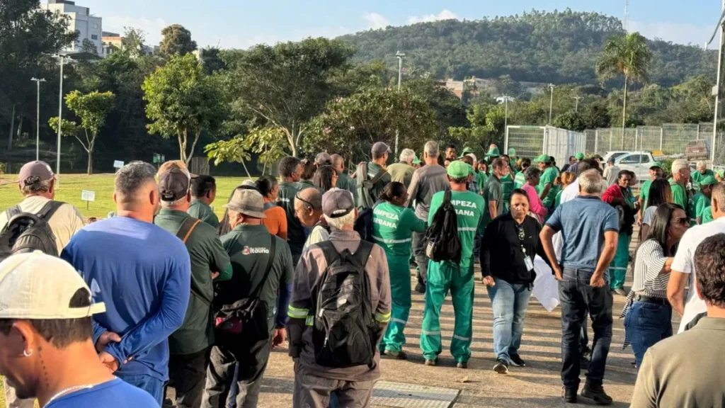 Programa Itaúna Mais Limpa amplia força-tarefa com mais de 150 trabalhadores itauna limpeza 12