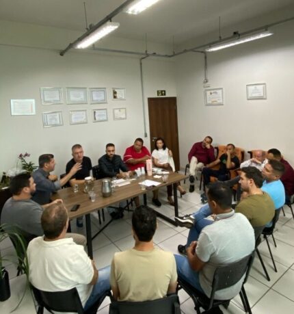 Janete Aparecida debate Reforma da Previdência com vereadores em Divinópolis janete
