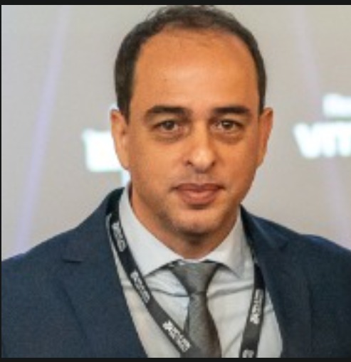 Professor de Itaúna entra para elite mundial da saúde com destaque em inteligência artificial