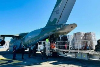 Após terremoto, FAB resgata 13 brasileiros da Venezuela e leva ajuda humanitária