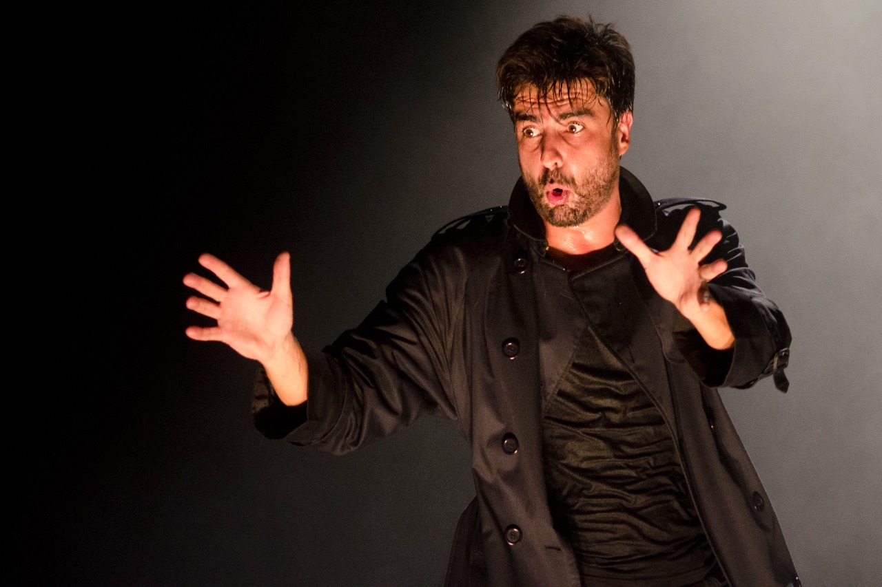 Teatro Gratuito: Carmo do Cajuru recebe o premiado espetáculo “Billdog”