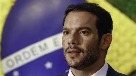 URGENTE : Presidente da CBF é acusado de usar dinheiro da entidade para bancar mulheres