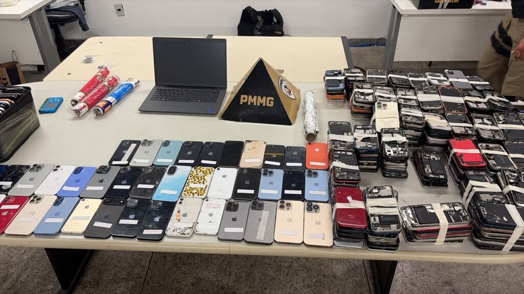 Mais de 500 celulares e peças são encontrados em shopping popular durante operação da PM IMG-20260628-WA0003
