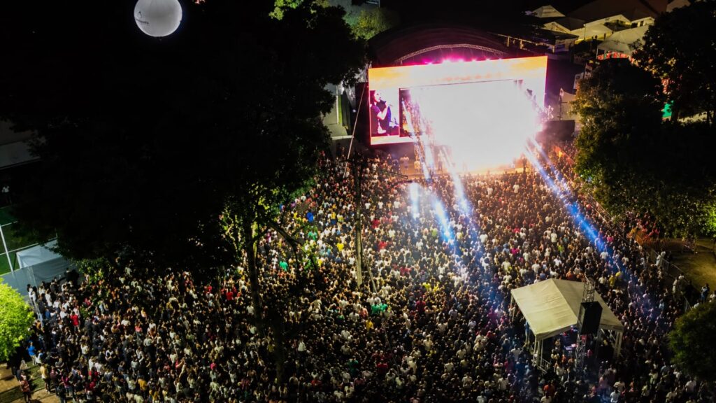Celebra 2026 reúne milhares de fiéis em Divinópolis e se consolida como um dos maiores festivais gospel de Minas Gerais IMG-20260628-WA0004