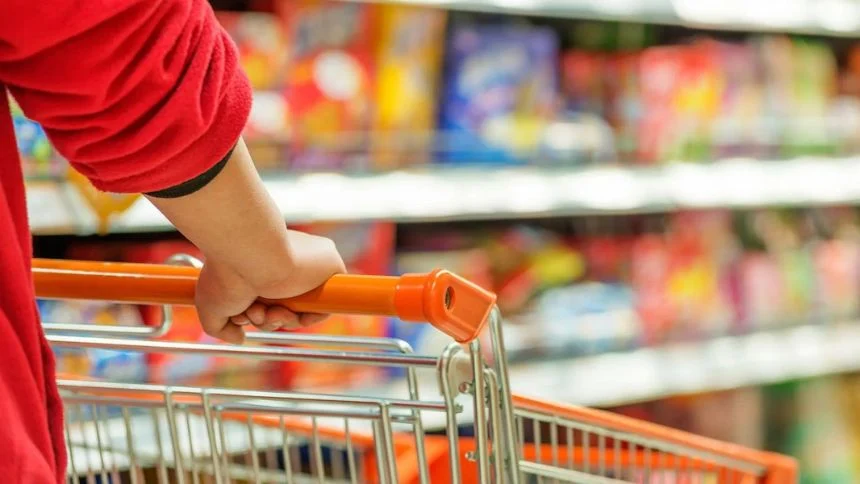 Jogo do Brasil altera horário dos supermercados em Divinópolis SUPERMECADO