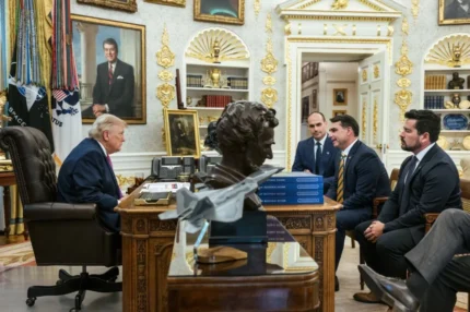 Trump mira a política brasileira, mas erra ao citar prisão de “Bolsonaro Jr.” e confunde Flávio com Eduardo
