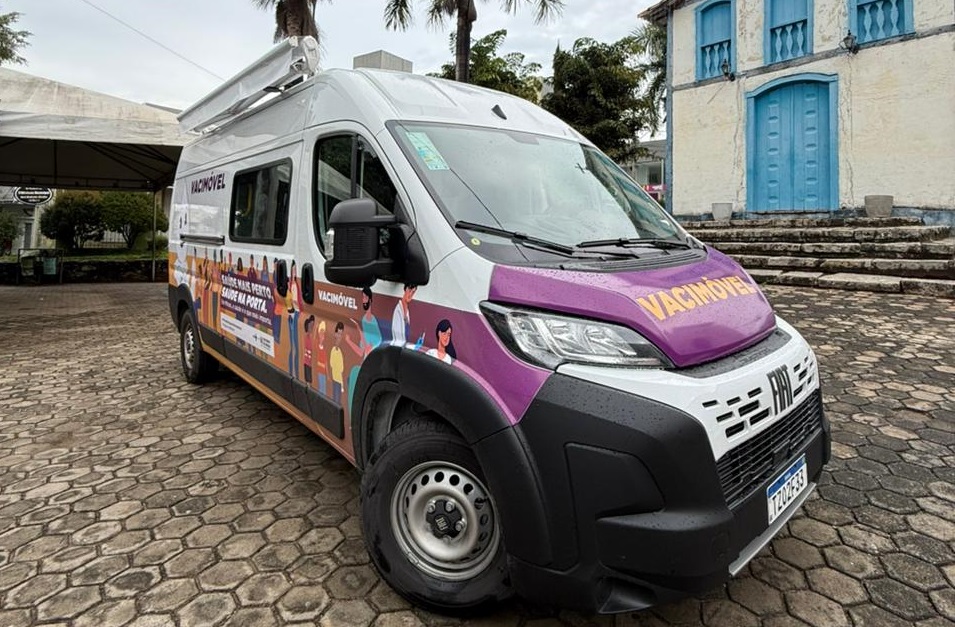 Reforço na saúde: Carmo do Cajuru recebe Vacimóvel para turbinar vacinação VACIMOVEL CAJURU HMMH