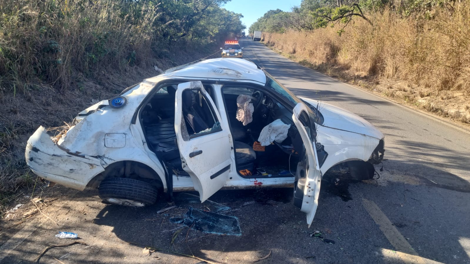 Capotamento após colisão lateral em Santo Antônio do Monte