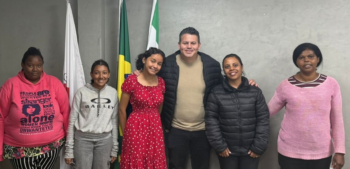 Carmo do Cajuru certifica alunos de curso gratuito de informática