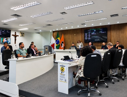 Rejeição da cassação de Flávio Marra gera críticas por “afastamento da vontade popular”, expõe divisão na Câmara e amplia pressão política em Divinópolis