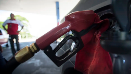 Após queda do petróleo, governo dá início à retirada de subsídios aos combustíveis