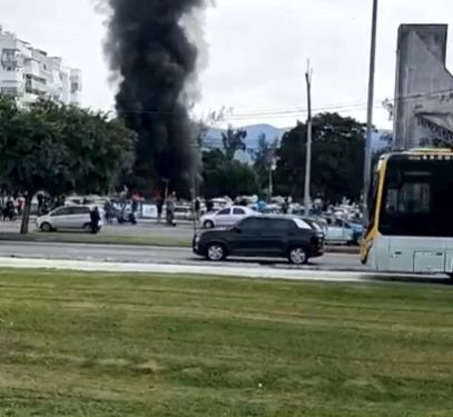 Tragédia no Rio: helicópteros se chocam no ar, explodem e deixam seis mortos no Recreio