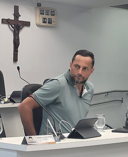 Misael Leão critica vereadores por não apoiarem apuração contra Flávio Marra após denúncia em Divinópolis