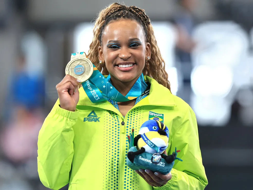 O retorno da rainha: Rebeca Andrade volta após dois anos e conquista o ouro no Pan