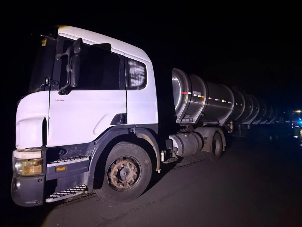 Polícia Rodoviária Federal prende motorista de carreta embriagado na BR-262 em Nova Serrana Caminhoneiro-e-preso-por-dirigir-embriagado-na-BR-262-em-Nova-Serrana-1024x768