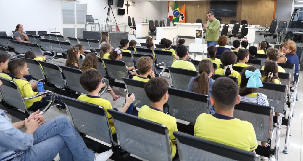 De inclusão digital a orientação jurídica: Escola do Legislativo celebra 18 anos de atuação em Divinópolis FOTO 02 MATERIA 01 - CAMARA DIV