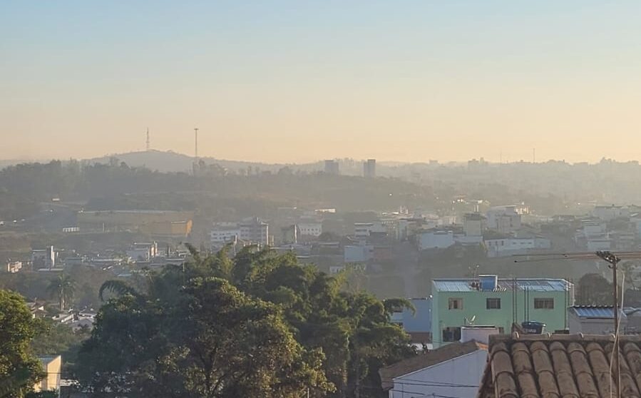 A manhã engana: sol ganha força e muda o tempo no Centro-Oeste de Minas