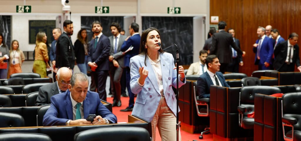Projeto da deputada Lohanna que cria a Medalha Lô Borges é aprovado pela ALMG LOHANNA FRANÇA