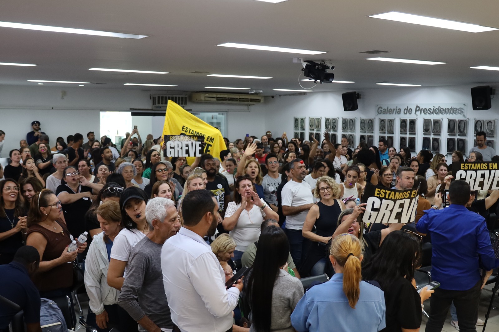 Sob protestos, reforma do Diviprev é aprovada na câmara; saiba como votou cada vereador
