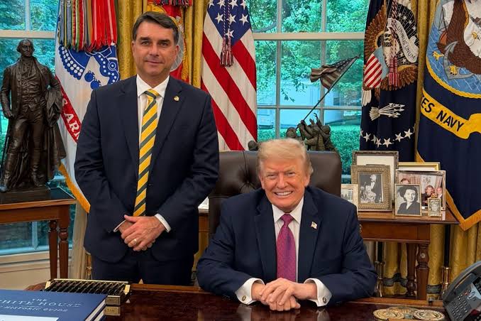 “Tariflávio”: Filho de Bolsonaro é o principal culpado pelas taxas de Trump e maioria da população já entendeu