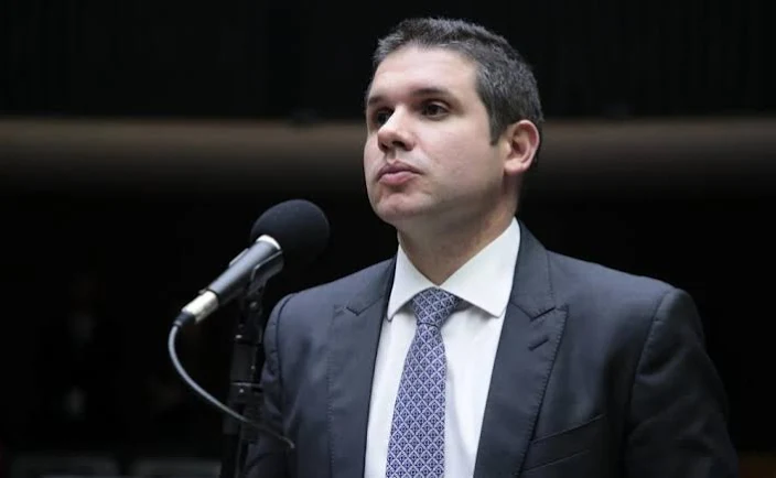 Hugo Motta instala comissão especial que pode reduzir a maioridade penal no Brasil images