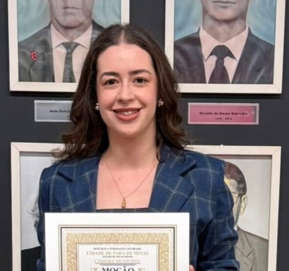 Dra. Cecília Silva Rotella recebe Moção de Aplausos por sua dedicação à medicina e ao cuidado com a vida