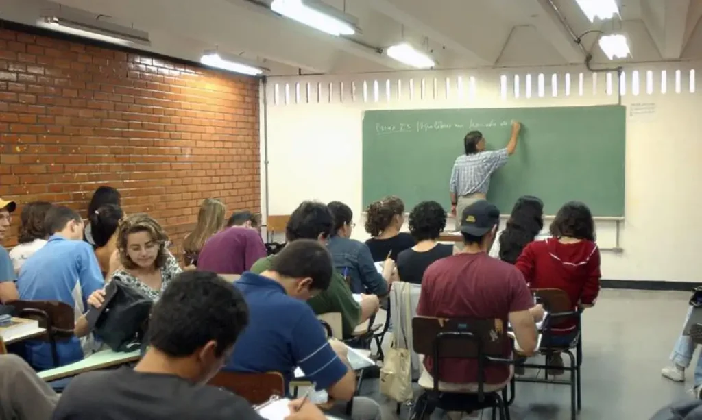 MEC abre inscrições para formação de gestores de escolas integrais sala_de_aula_2