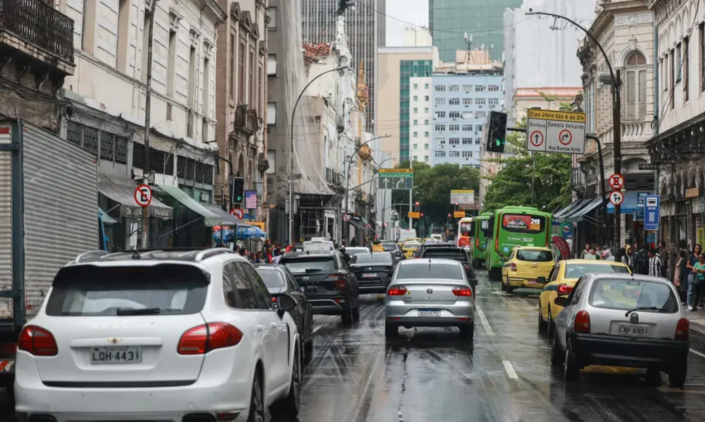 Eleição 2026: Adesivo eleitoral no carro pode afetar cobertura do seguro 0d4a6372