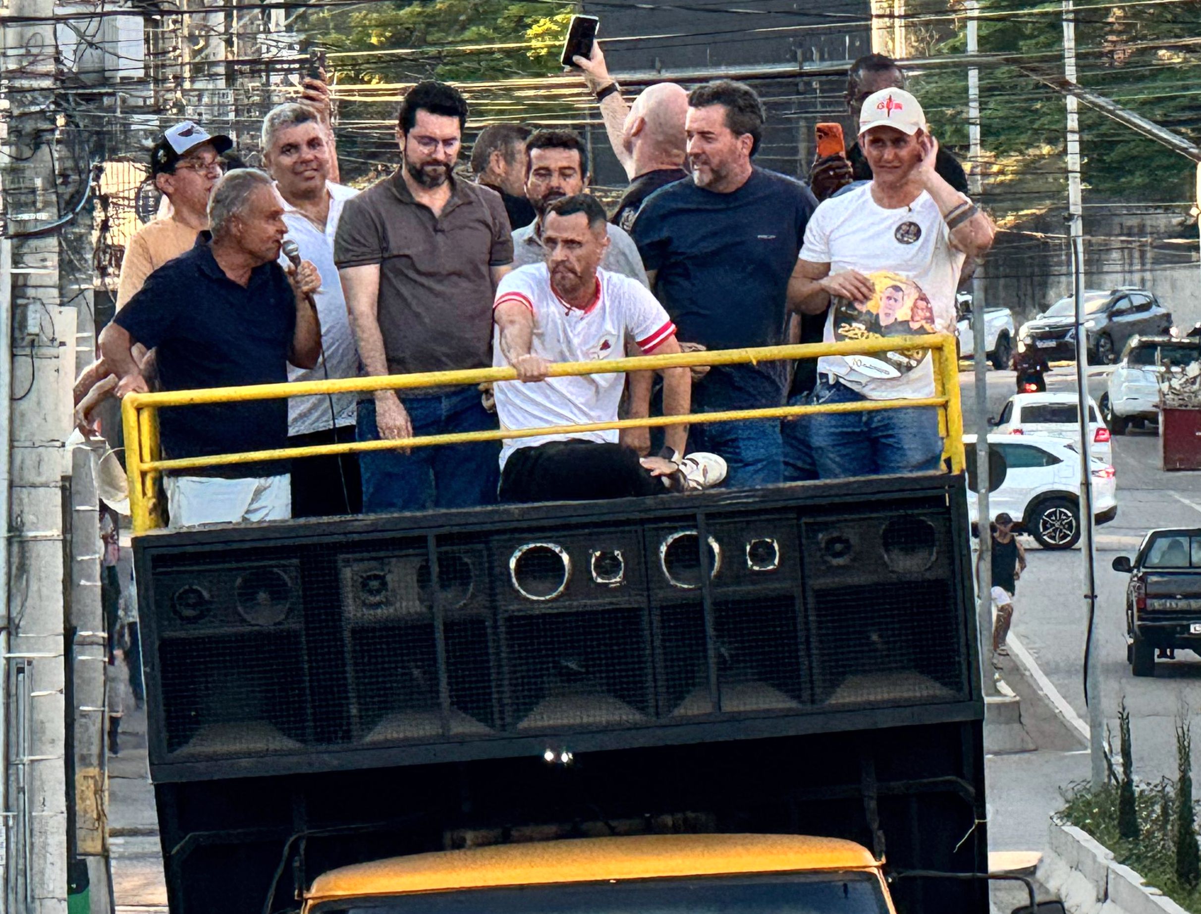 Cleitinho leva campanha às ruas de Itaúna e reforça aliança com o prefeito Gustavo Mitre