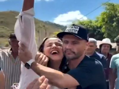 Exclusiva: após PT avaliar punição, Cleitinho vai a Frei Gaspar e abraça prefeita petista que declarou apoio a ele