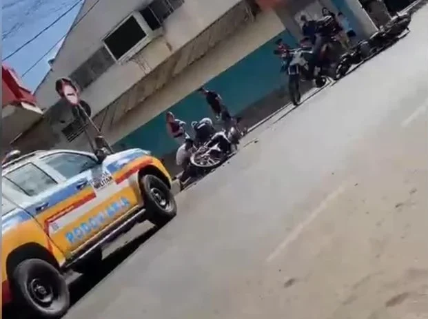 Fuga da PM termina em acidentes, dois detidos e militar ferido em Divinópolis Design-sem-nome-27