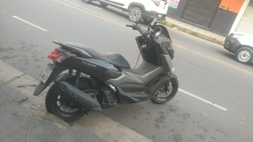 Motociclista se envolve em acidente com carro na Rua Caratinga com Avenida Amazonas no São José e escapa sem ferimentos IMG-20260826-WA0012