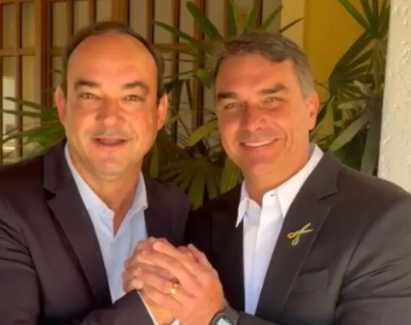 Flávio Bolsonaro elogia Cleitinho, mas confirma Roscoe no palanque em Minas: “preparadíssimo”