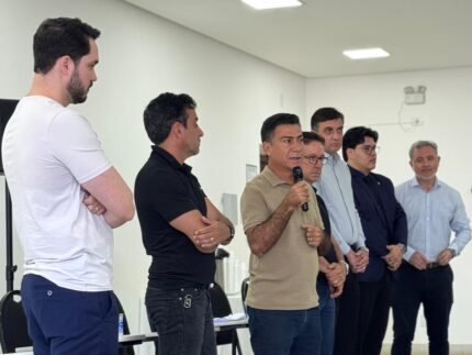 Prefeitura de Nova Serrana amplia diálogo com IPTU com Sindinova e empresários