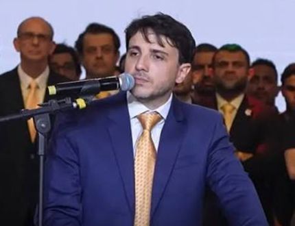 Renan Santos eleva tom contra Flávio Bolsonaro e endurece discurso durante lançamento da campanha do Missão