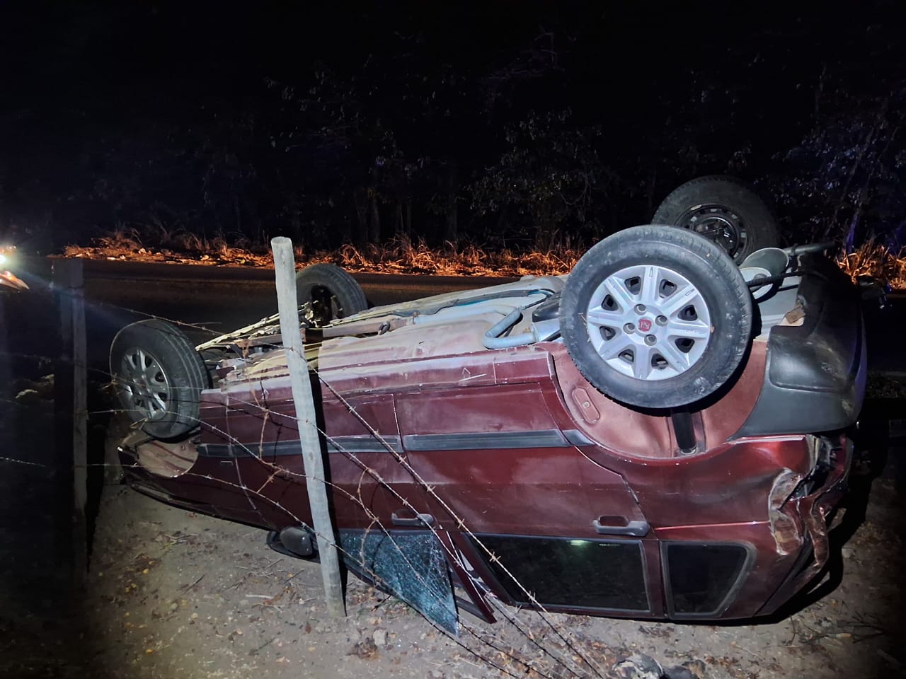 Colisão seguida de capotamento é registrada na AMG-0335 estrada de ermida em Divinópolis