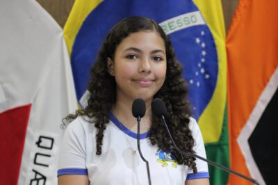 “A gente precisa de mais segurança”: estudante cobra faixa elevada e mais árvores para escola de Divinópolis